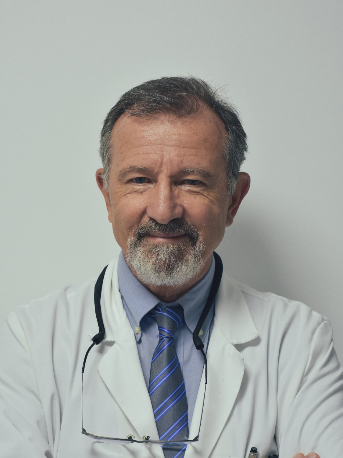 Dr. Abel González
